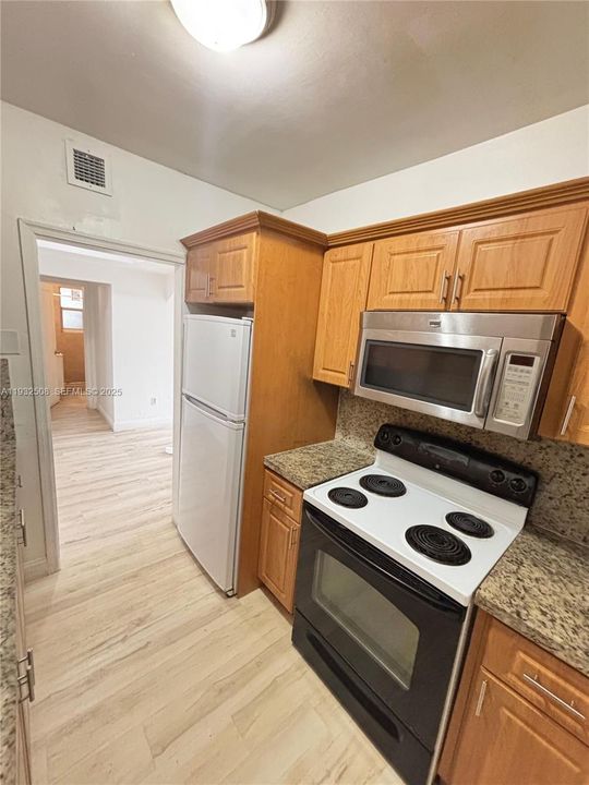 For Rent: $3,200 (3 beds, 1 baths, 2340 Square Feet)