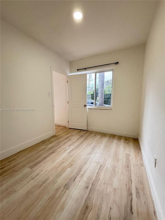 For Rent: $3,200 (3 beds, 1 baths, 2340 Square Feet)