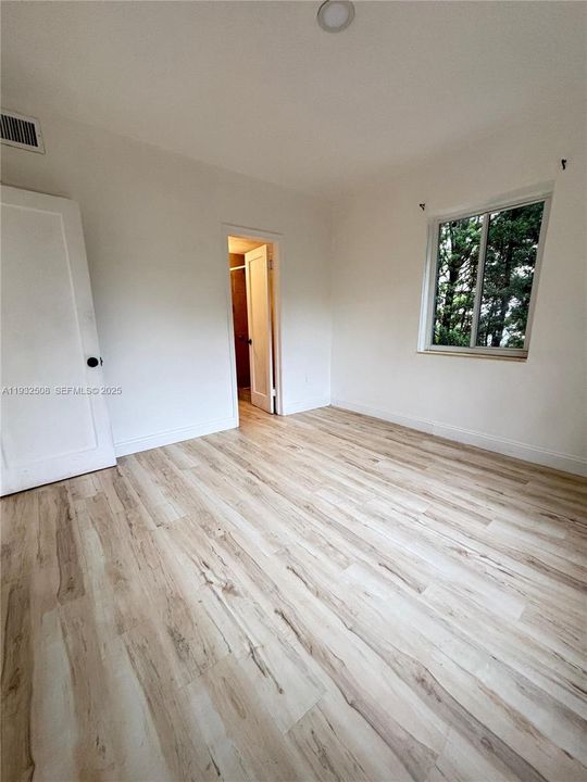 For Rent: $3,200 (3 beds, 1 baths, 2340 Square Feet)