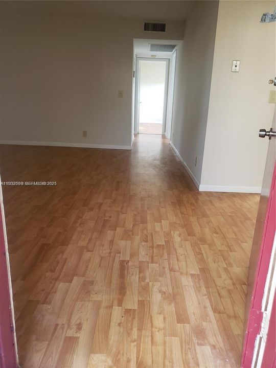 For Sale: $140,000 (2 beds, 1 baths, 954 Square Feet)