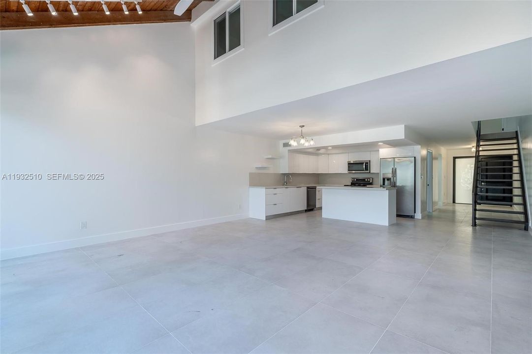 出租: $4,500 (2 贝兹, 2 浴室, 2039 平方英尺)