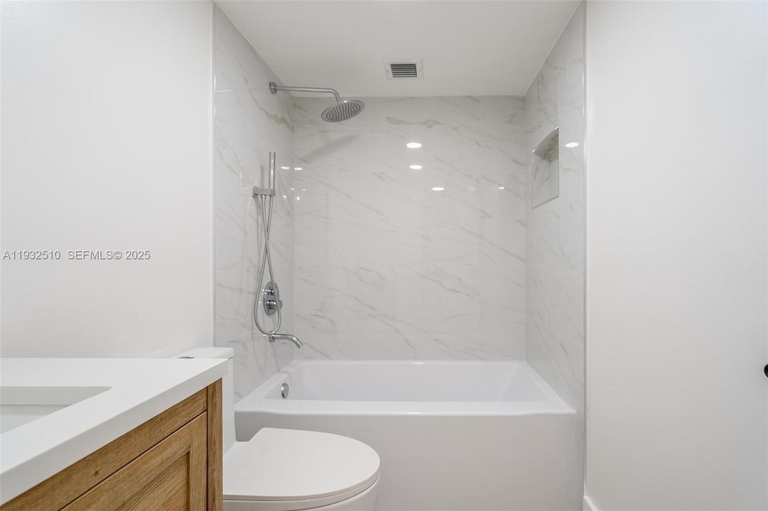 出租: $4,500 (2 贝兹, 2 浴室, 2039 平方英尺)