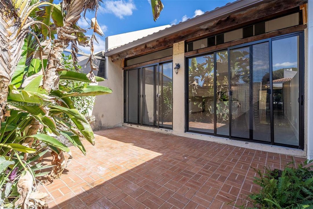 出租: $4,500 (2 贝兹, 2 浴室, 2039 平方英尺)