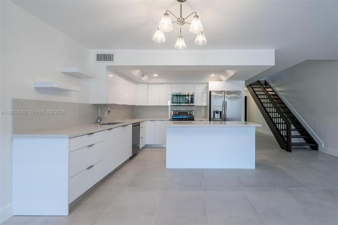 出租: $4,500 (2 贝兹, 2 浴室, 2039 平方英尺)