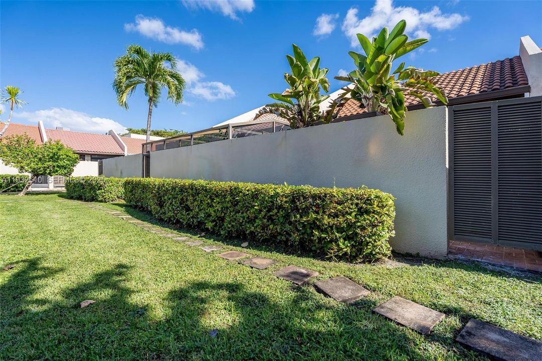 出租: $4,500 (2 贝兹, 2 浴室, 2039 平方英尺)