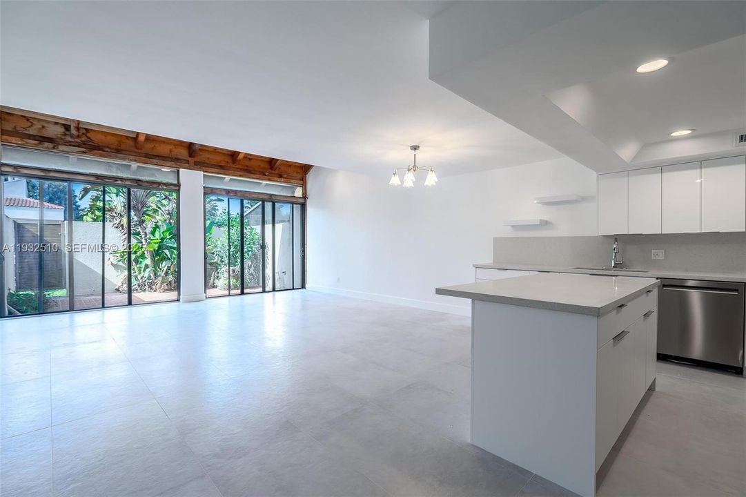 出租: $4,500 (2 贝兹, 2 浴室, 2039 平方英尺)