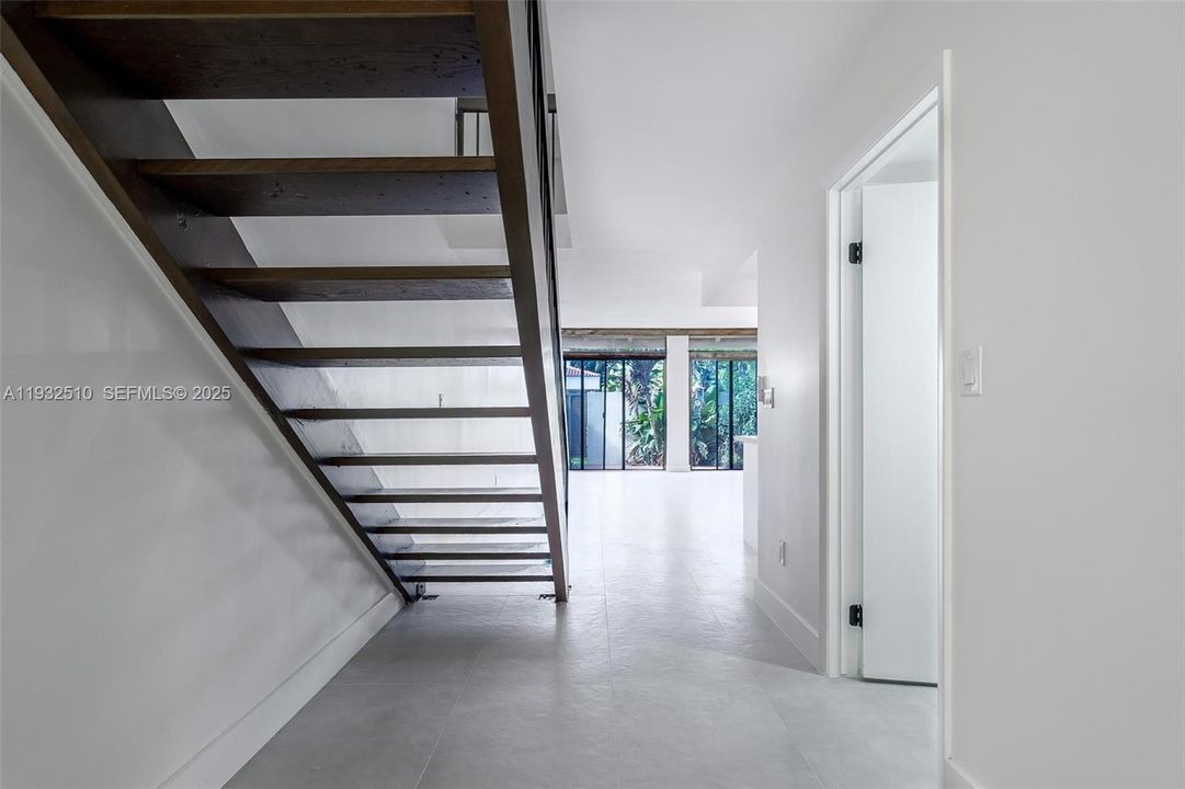 出租: $4,500 (2 贝兹, 2 浴室, 2039 平方英尺)