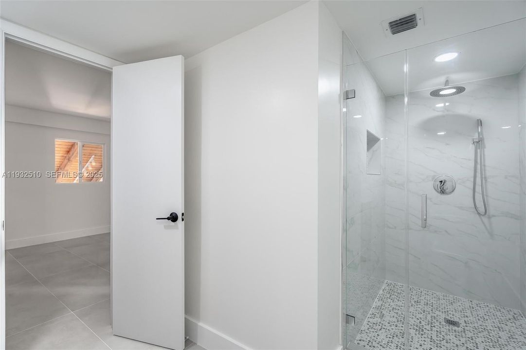 出租: $4,500 (2 贝兹, 2 浴室, 2039 平方英尺)