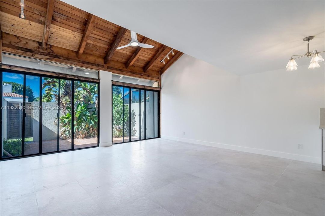 出租: $4,500 (2 贝兹, 2 浴室, 2039 平方英尺)