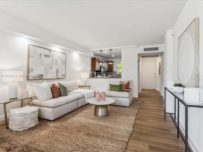Activo con contrato: $189,900 (2 camas, 2 baños, 975 Pies cuadrados)