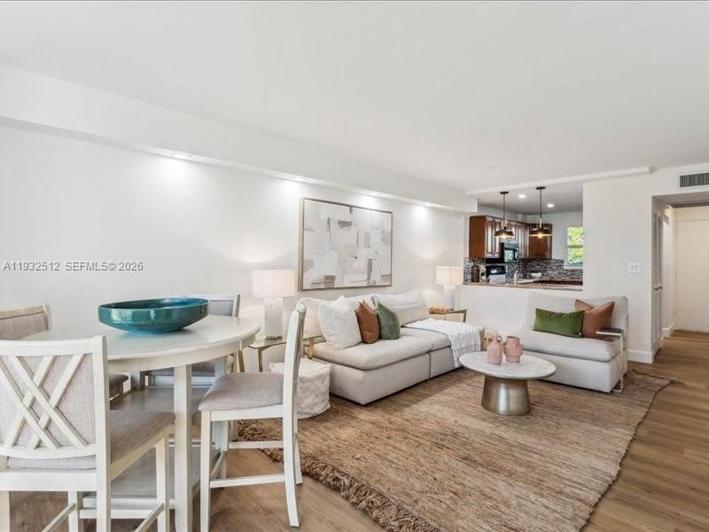 Activo con contrato: $189,900 (2 camas, 2 baños, 975 Pies cuadrados)
