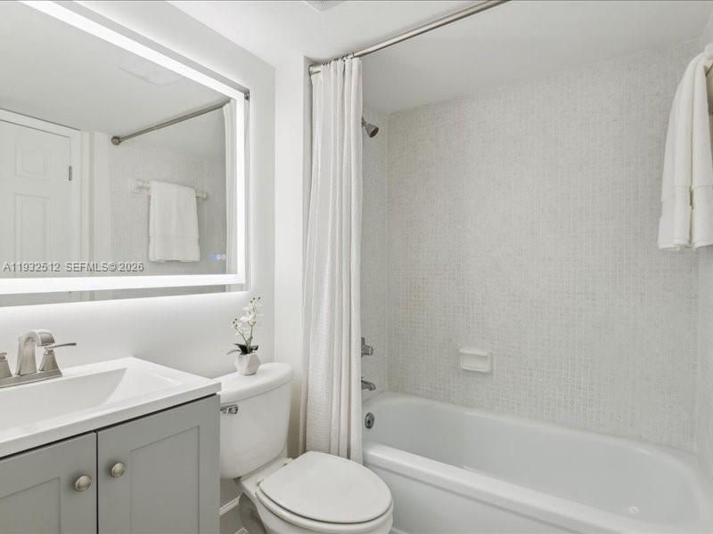 Activo con contrato: $189,900 (2 camas, 2 baños, 975 Pies cuadrados)