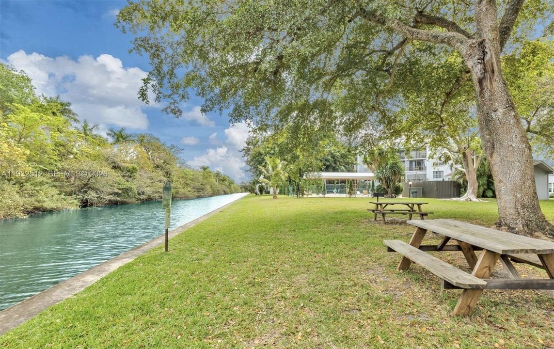 Activo con contrato: $189,900 (2 camas, 2 baños, 975 Pies cuadrados)
