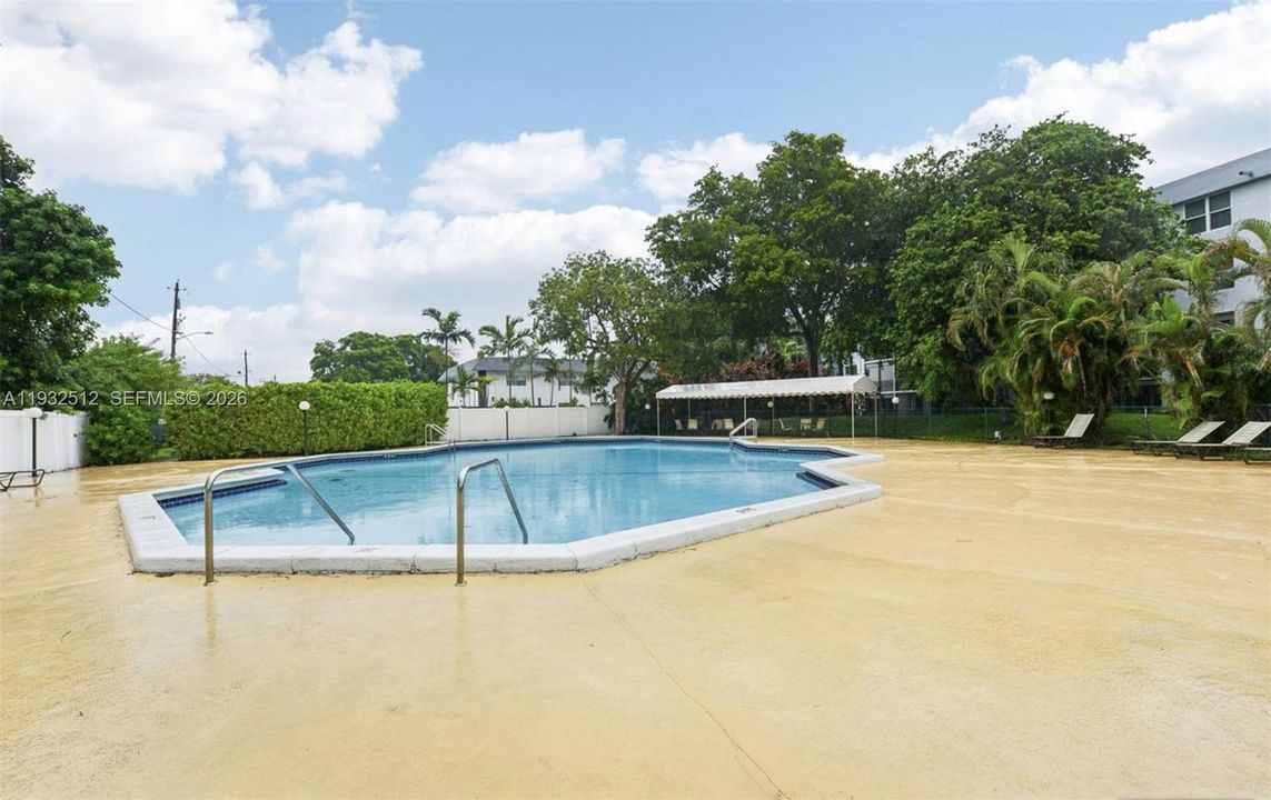 Activo con contrato: $189,900 (2 camas, 2 baños, 975 Pies cuadrados)