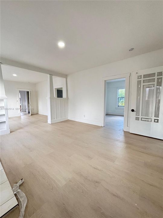 For Rent: $3,500 (3 beds, 1 baths, 1800 Square Feet)