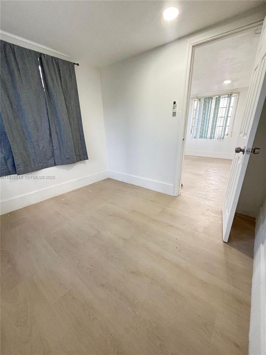 For Rent: $3,500 (3 beds, 1 baths, 1800 Square Feet)