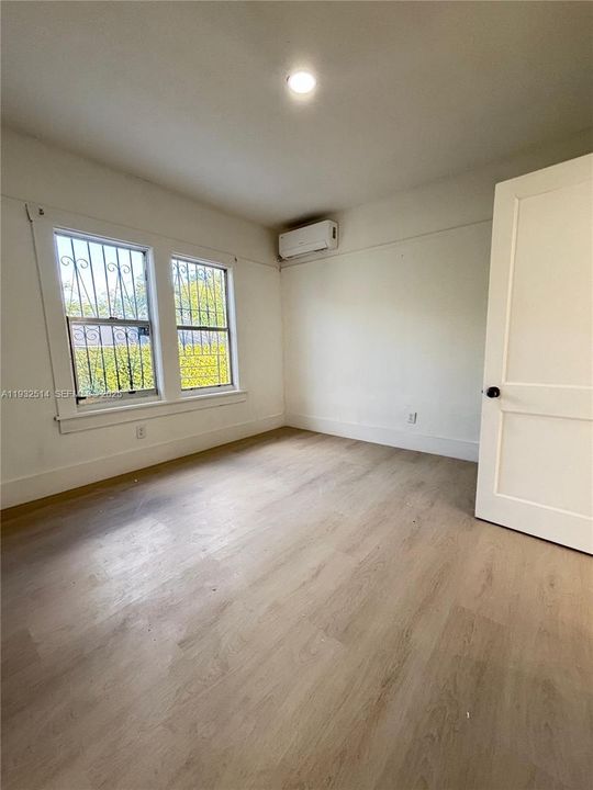 For Rent: $3,500 (3 beds, 1 baths, 1800 Square Feet)