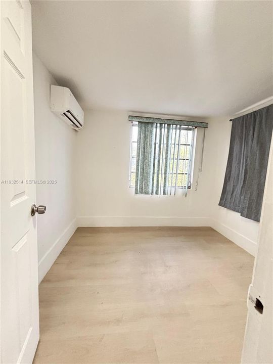 For Rent: $3,500 (3 beds, 1 baths, 1800 Square Feet)