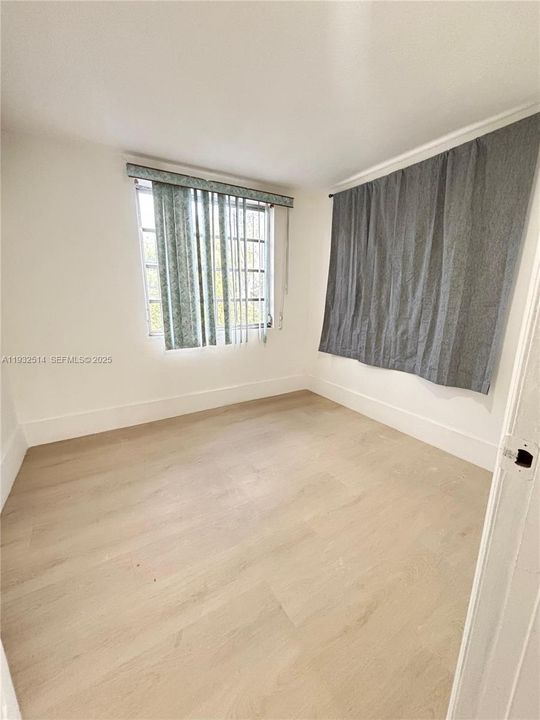 For Rent: $3,500 (3 beds, 1 baths, 1800 Square Feet)