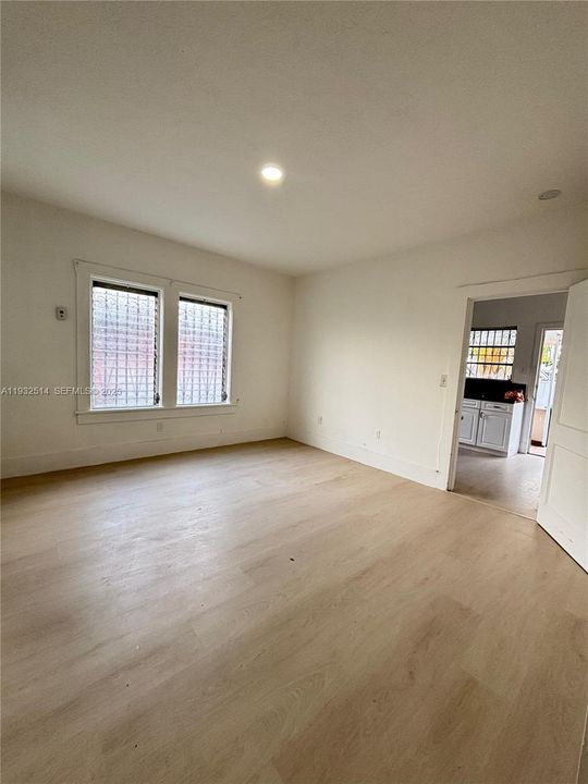 For Rent: $3,500 (3 beds, 1 baths, 1800 Square Feet)