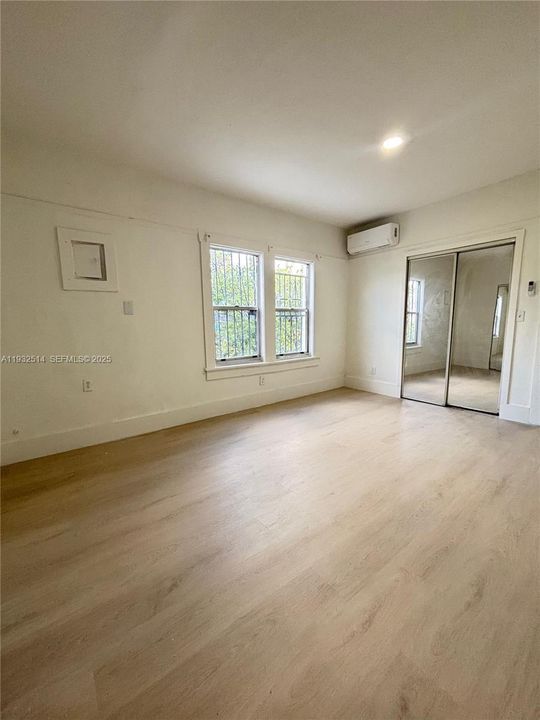 For Rent: $3,500 (3 beds, 1 baths, 1800 Square Feet)