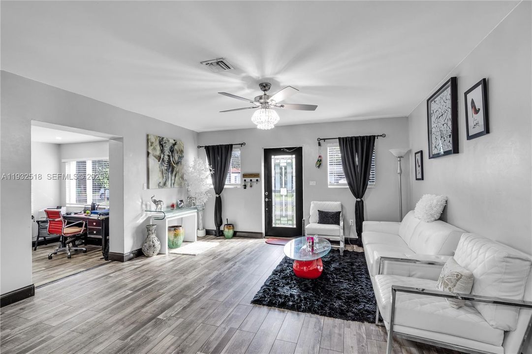 En Venta: $949,999 (3 camas, 2 baños, 1476 Pies cuadrados)