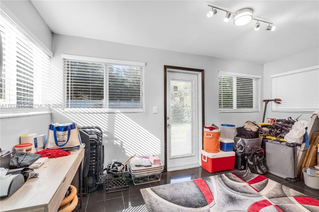 En Venta: $949,999 (3 camas, 2 baños, 1476 Pies cuadrados)