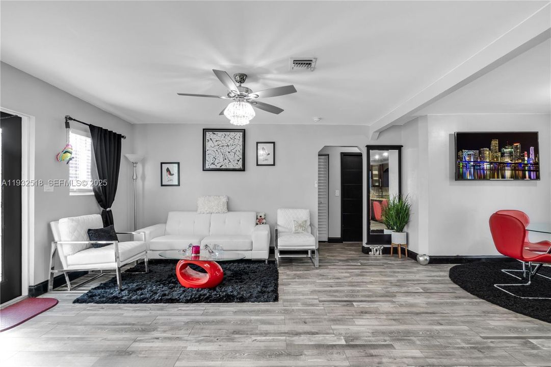 En Venta: $949,999 (3 camas, 2 baños, 1476 Pies cuadrados)