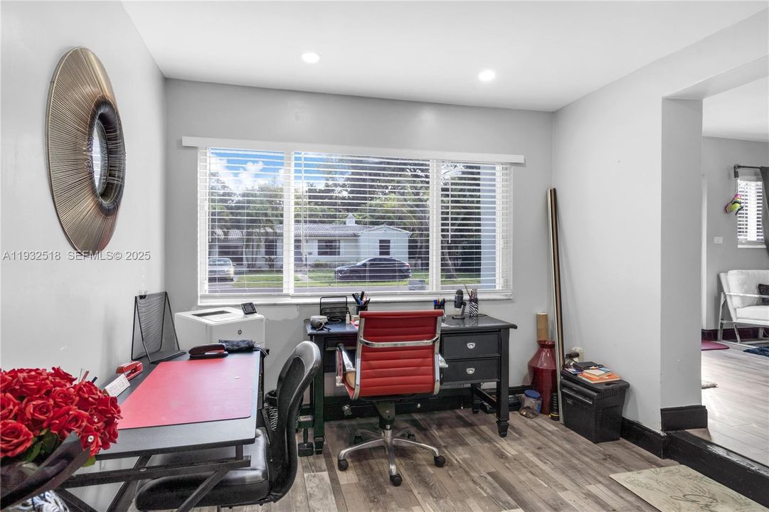 En Venta: $949,999 (3 camas, 2 baños, 1476 Pies cuadrados)