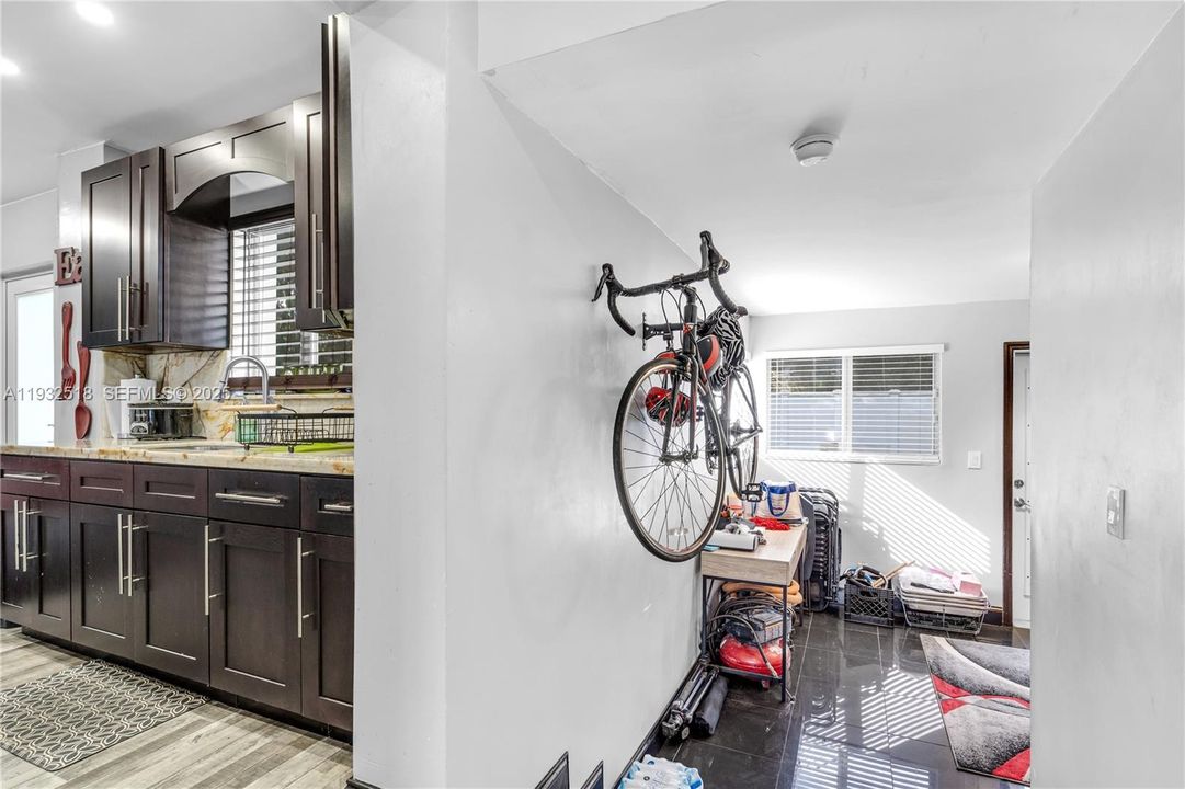 En Venta: $949,999 (3 camas, 2 baños, 1476 Pies cuadrados)