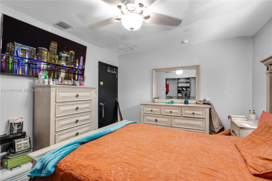 En Venta: $949,999 (3 camas, 2 baños, 1476 Pies cuadrados)