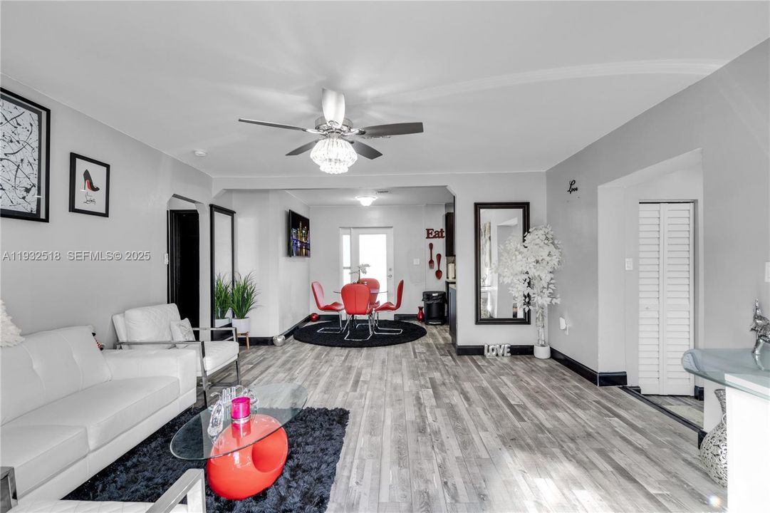 En Venta: $949,999 (3 camas, 2 baños, 1476 Pies cuadrados)