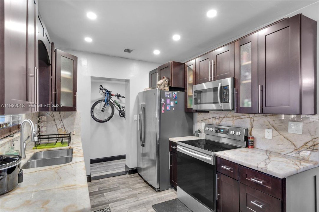 En Venta: $949,999 (3 camas, 2 baños, 1476 Pies cuadrados)