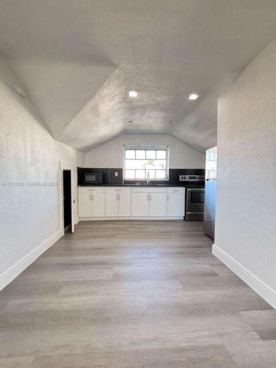 В аренду: $2,450 (9 спален, 7 ванн, 3484 Квадратных фут)