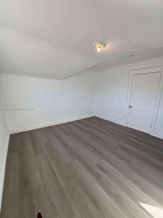 В аренду: $2,450 (9 спален, 7 ванн, 3484 Квадратных фут)