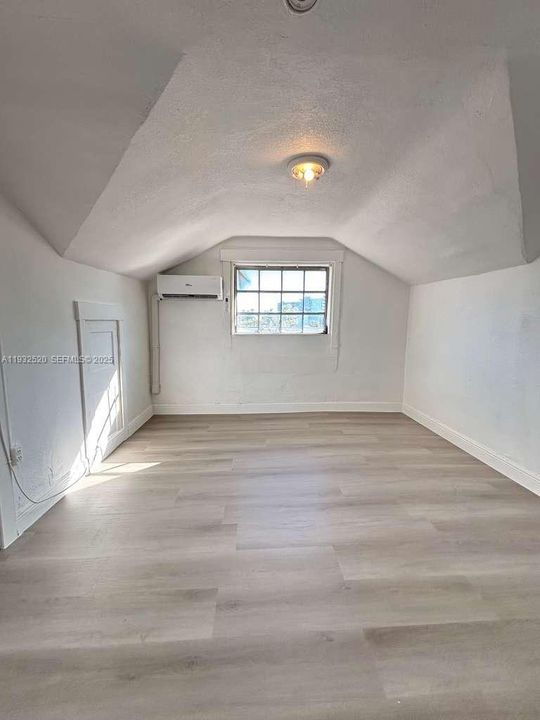 В аренду: $2,450 (9 спален, 7 ванн, 3484 Квадратных фут)