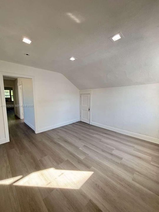 В аренду: $2,450 (9 спален, 7 ванн, 3484 Квадратных фут)