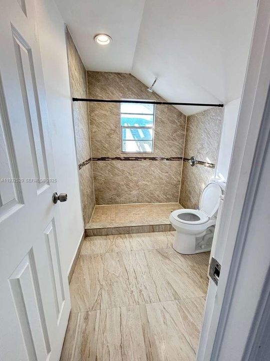 В аренду: $2,450 (9 спален, 7 ванн, 3484 Квадратных фут)