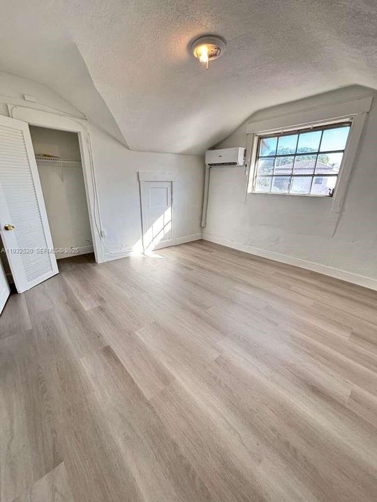 В аренду: $2,450 (9 спален, 7 ванн, 3484 Квадратных фут)