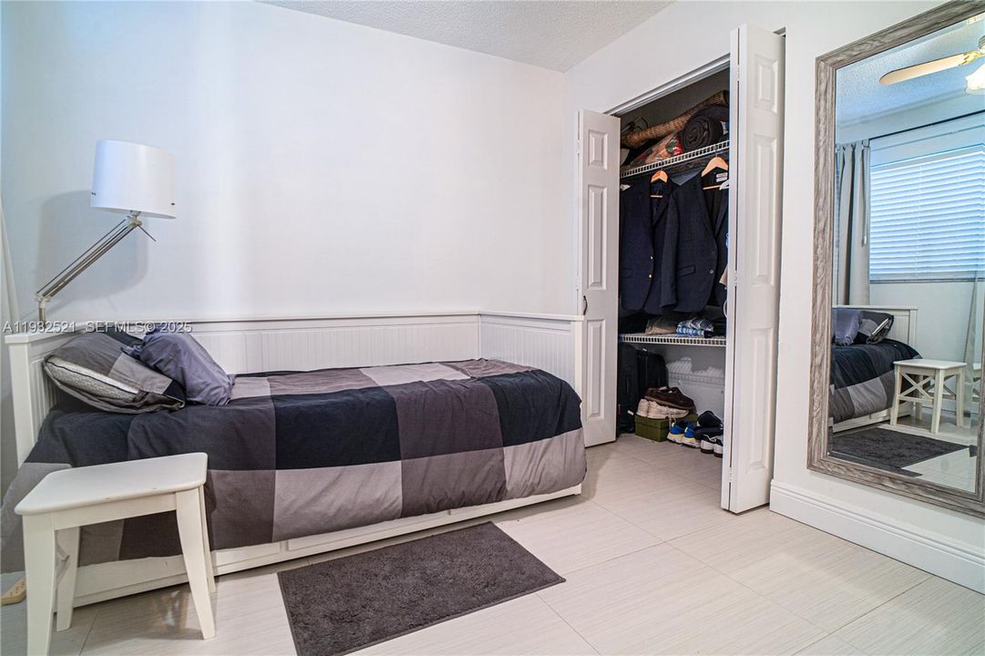 На продажу: $329,000 (2 спален, 1 ванн, 810 Квадратных фут)