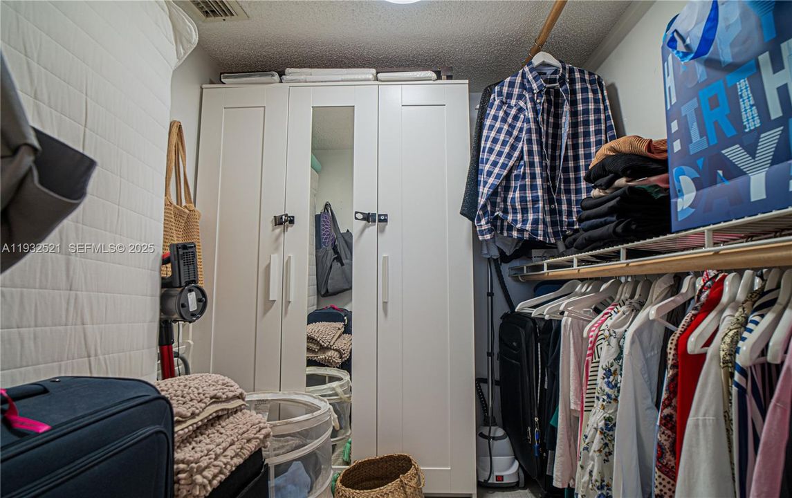 На продажу: $329,000 (2 спален, 1 ванн, 810 Квадратных фут)