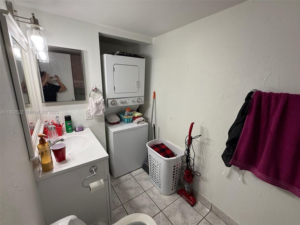For Sale: $200,000 (2 beds, 2 baths, 898 Square Feet)