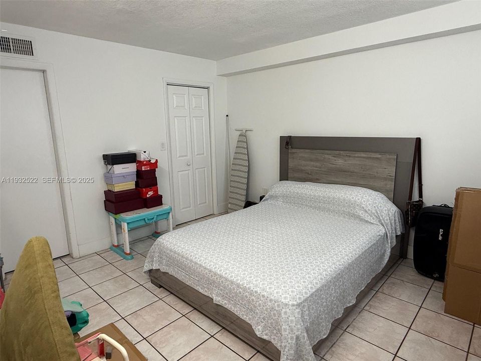 For Sale: $200,000 (2 beds, 2 baths, 898 Square Feet)