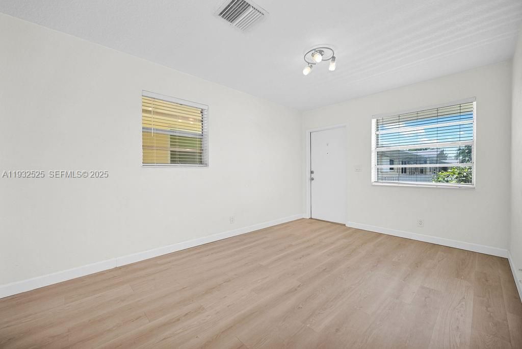 For Rent: $1,650 (1 beds, 1 baths, 500 Square Feet)