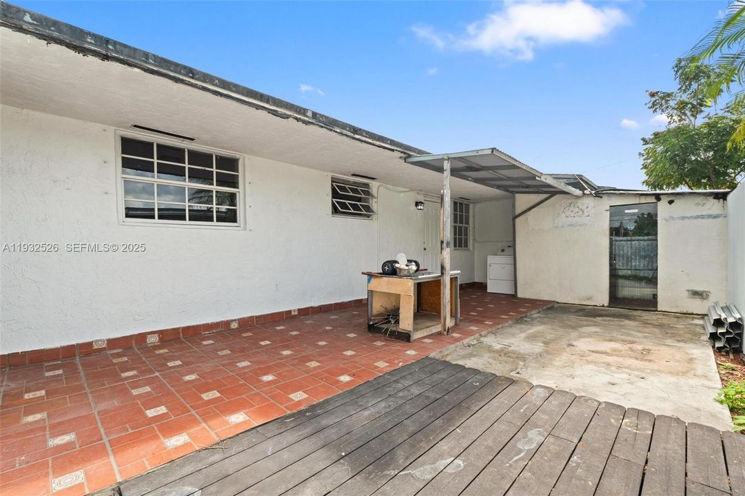 В аренду: $2,400 (2 спален, 1 ванн, 1816 Квадратных фут)