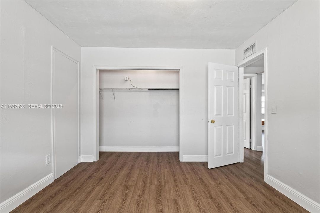 В аренду: $2,400 (2 спален, 1 ванн, 1816 Квадратных фут)