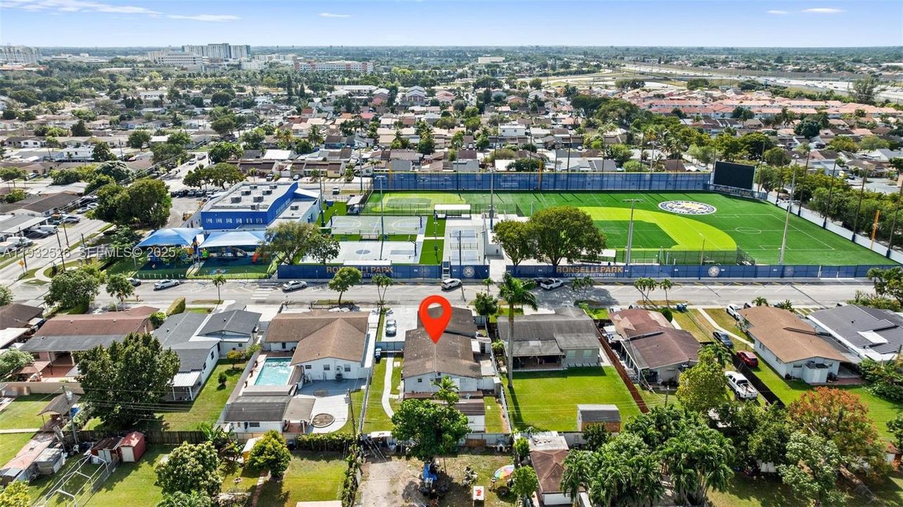 В аренду: $2,400 (2 спален, 1 ванн, 1816 Квадратных фут)