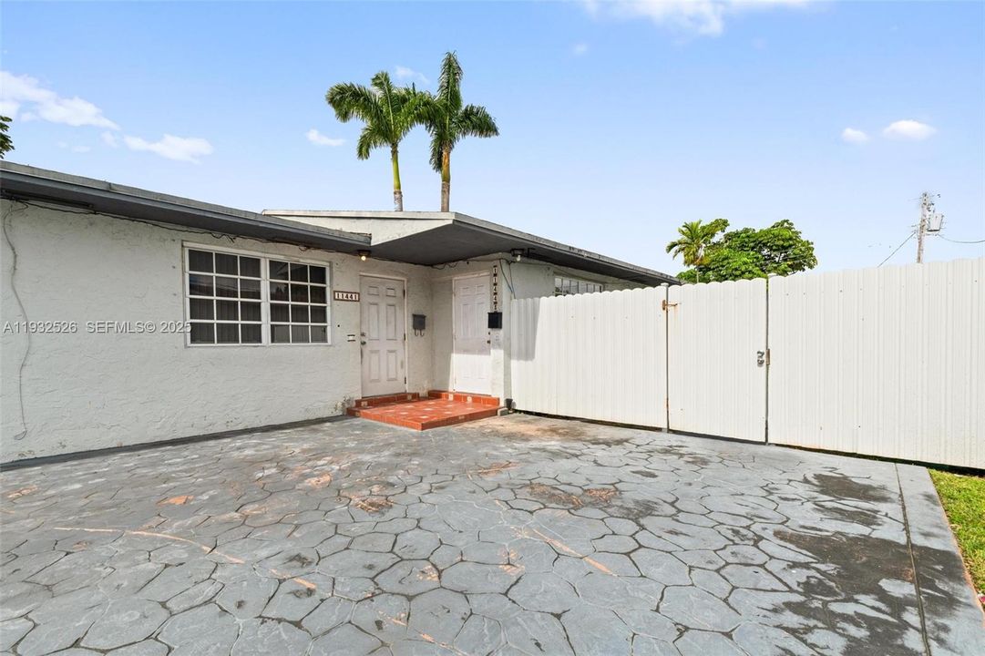 В аренду: $2,400 (2 спален, 1 ванн, 1816 Квадратных фут)