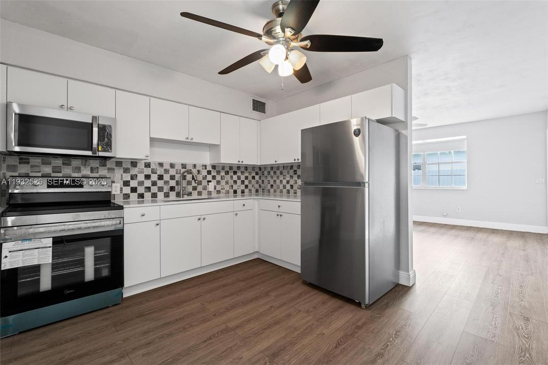 В аренду: $2,400 (2 спален, 1 ванн, 1816 Квадратных фут)