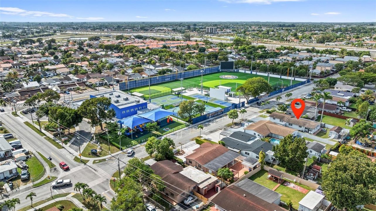 В аренду: $2,400 (2 спален, 1 ванн, 1816 Квадратных фут)